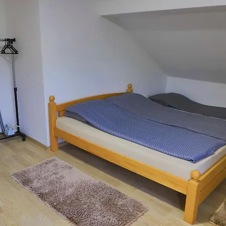 Lena Villa *